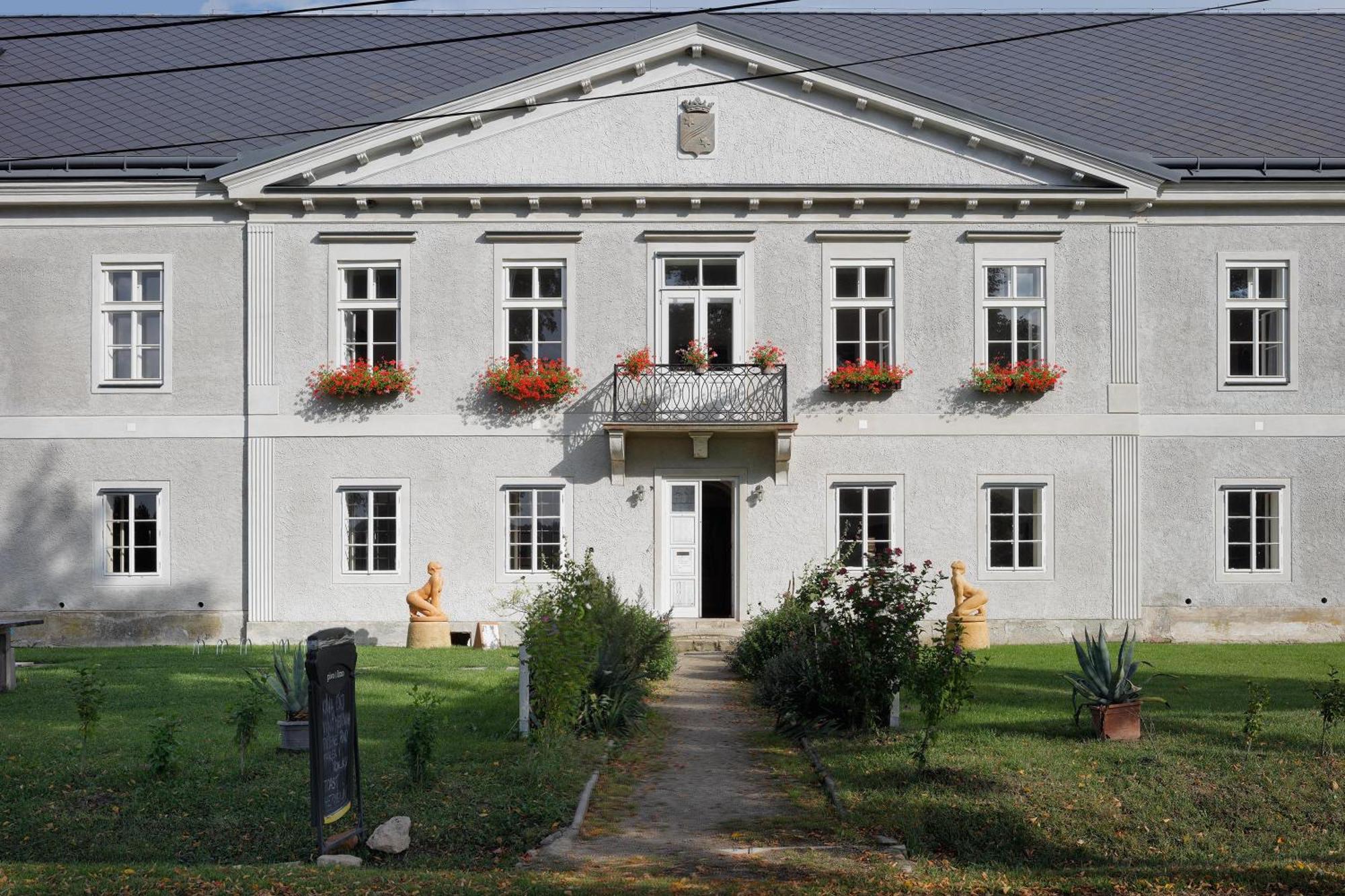 Zamek Dobrohor Aparthotel Exteriör bild